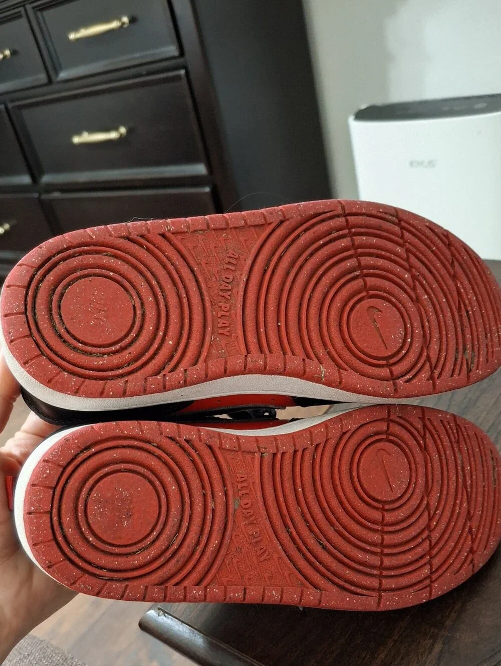 Nike Kids Red and Black Low-Top Sneakers